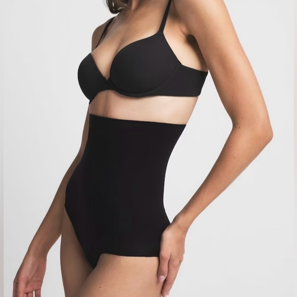 SKIMS women’s large core control Onyx High Waist Brief in original packaging!